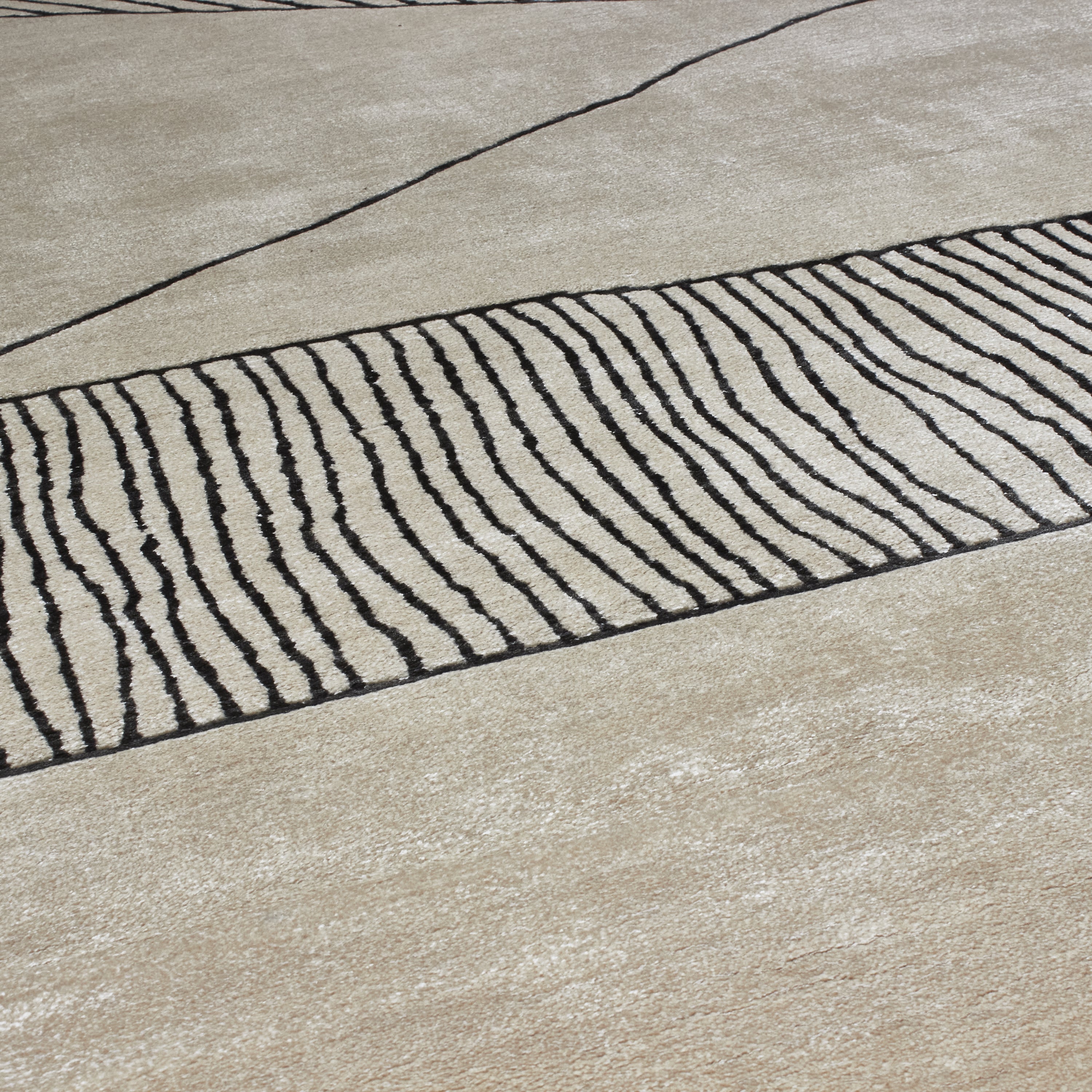 Dumas Ivory/Black
