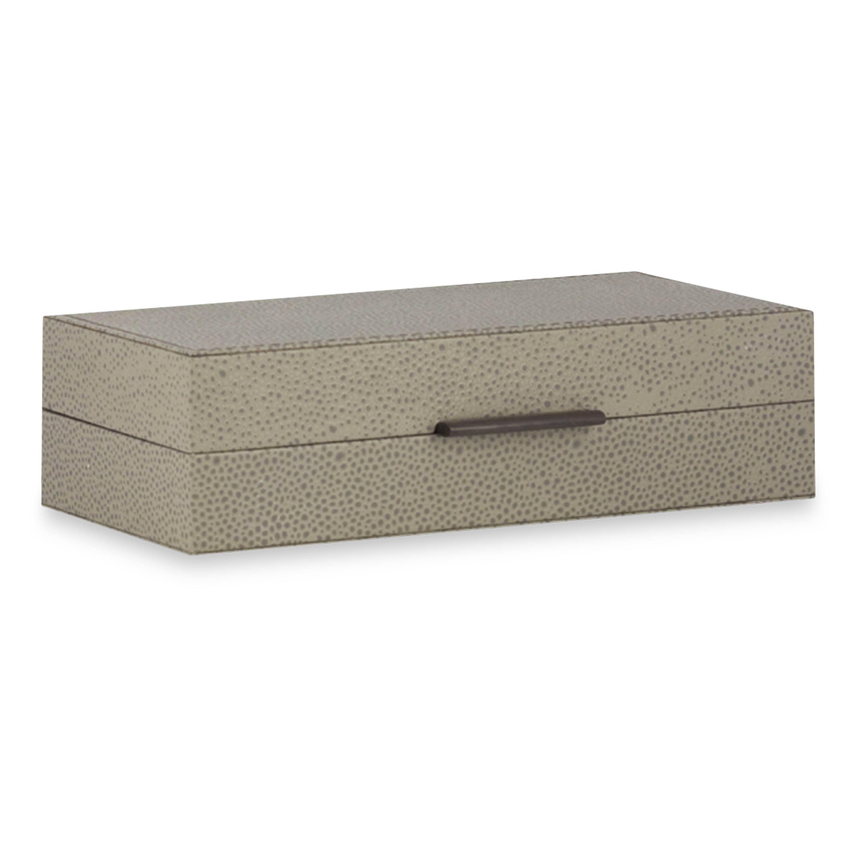 The perfect subtle graining of leather and understated bronze slim knobs provide fantastic complements for the bronze-coloured interior and smooth suede bases of these boxes.