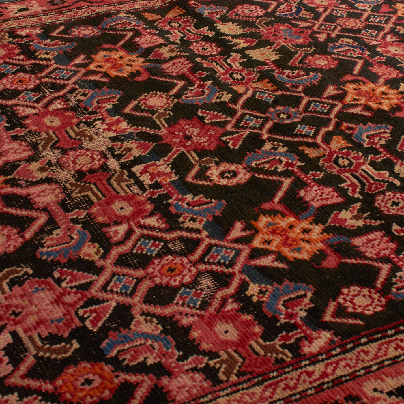 For generations, Elte has worked with expert local rug pickers throughout Morocco, Iran, Turkey and Europe to source vintage and antique rugs.