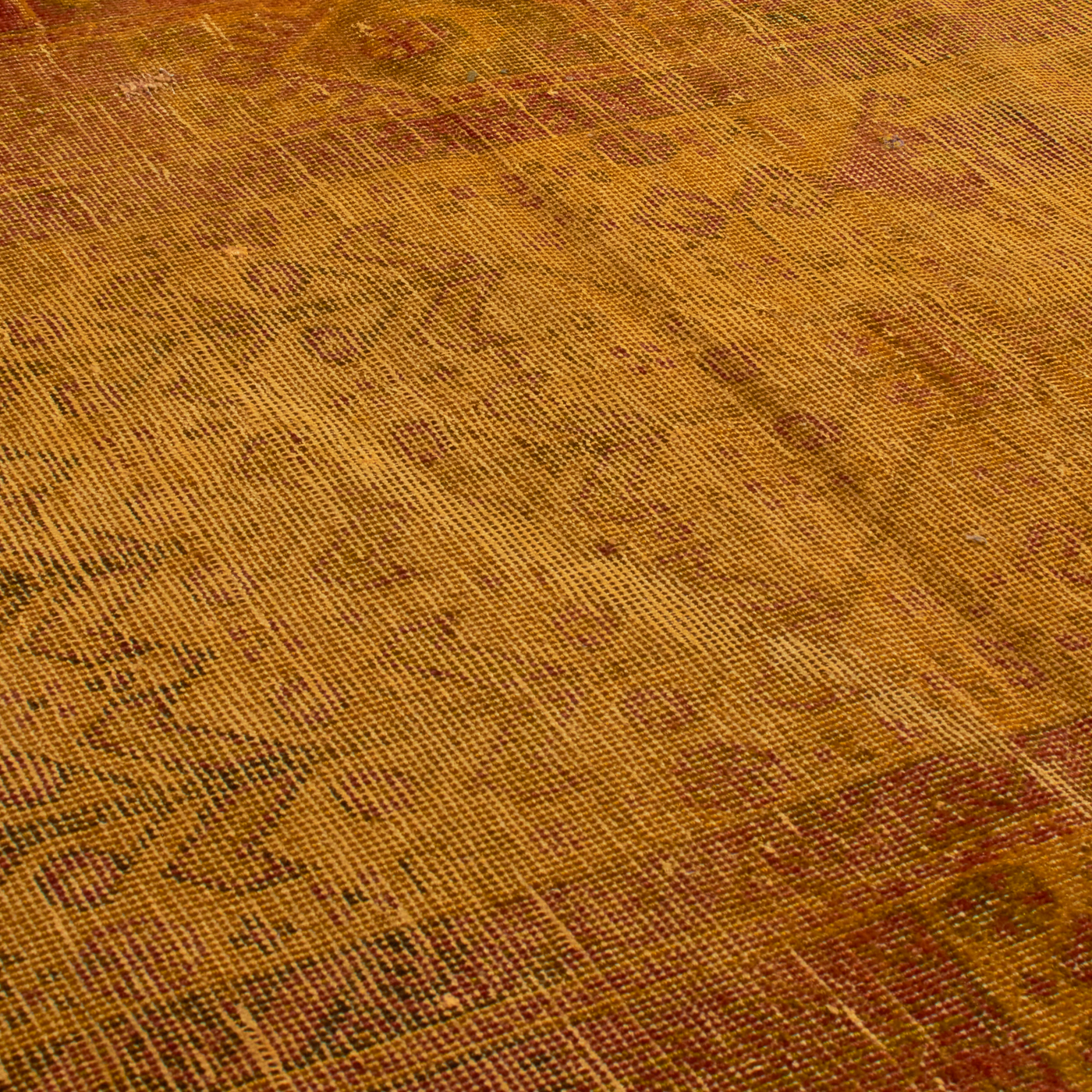 For generations, Elte has worked with expert local rug pickers throughout Morocco, Iran, Turkey and Europe to source vintage and antique rugs.