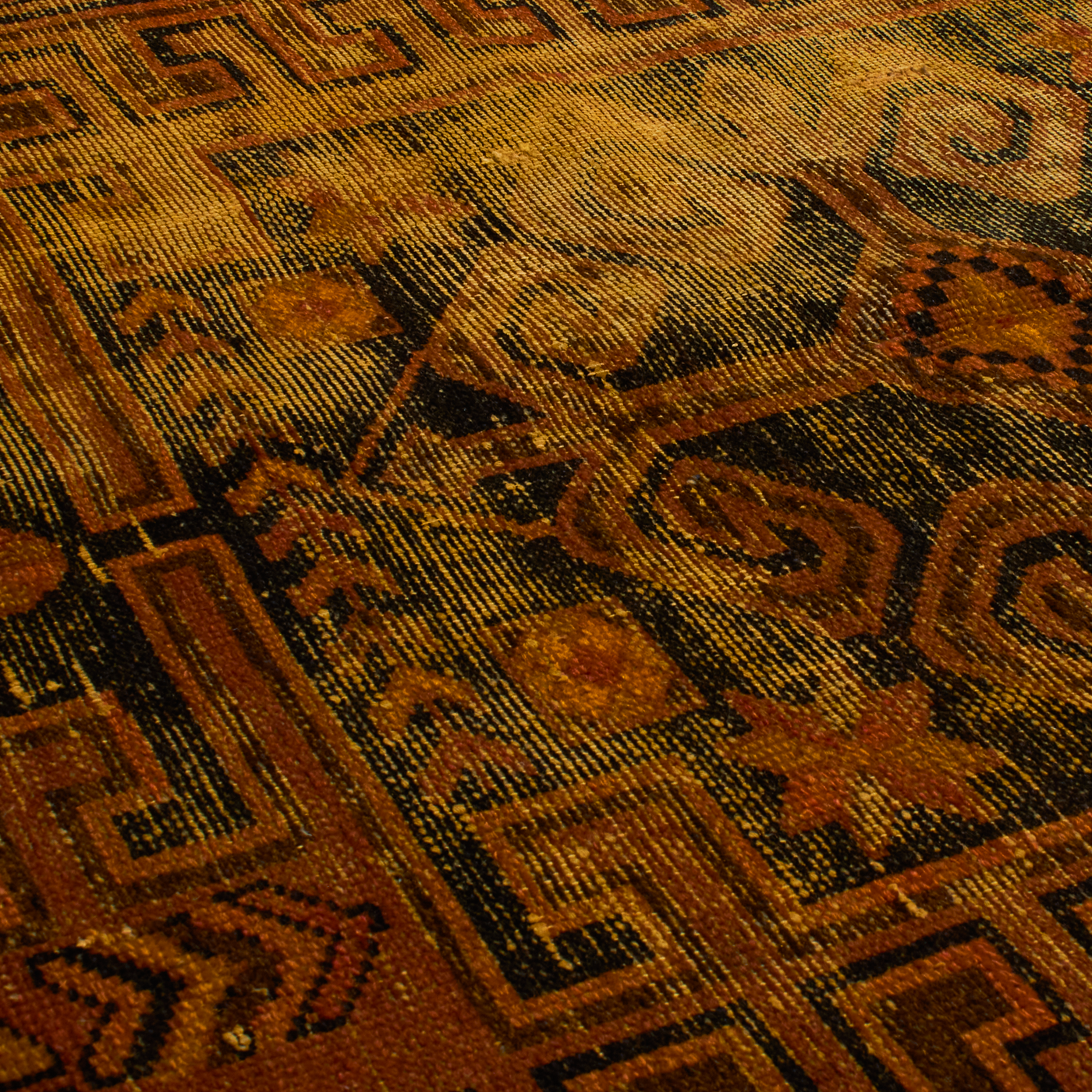 For generations, Elte has worked with expert local rug pickers throughout Morocco, Iran, Turkey and Europe to source vintage and antique rugs.
