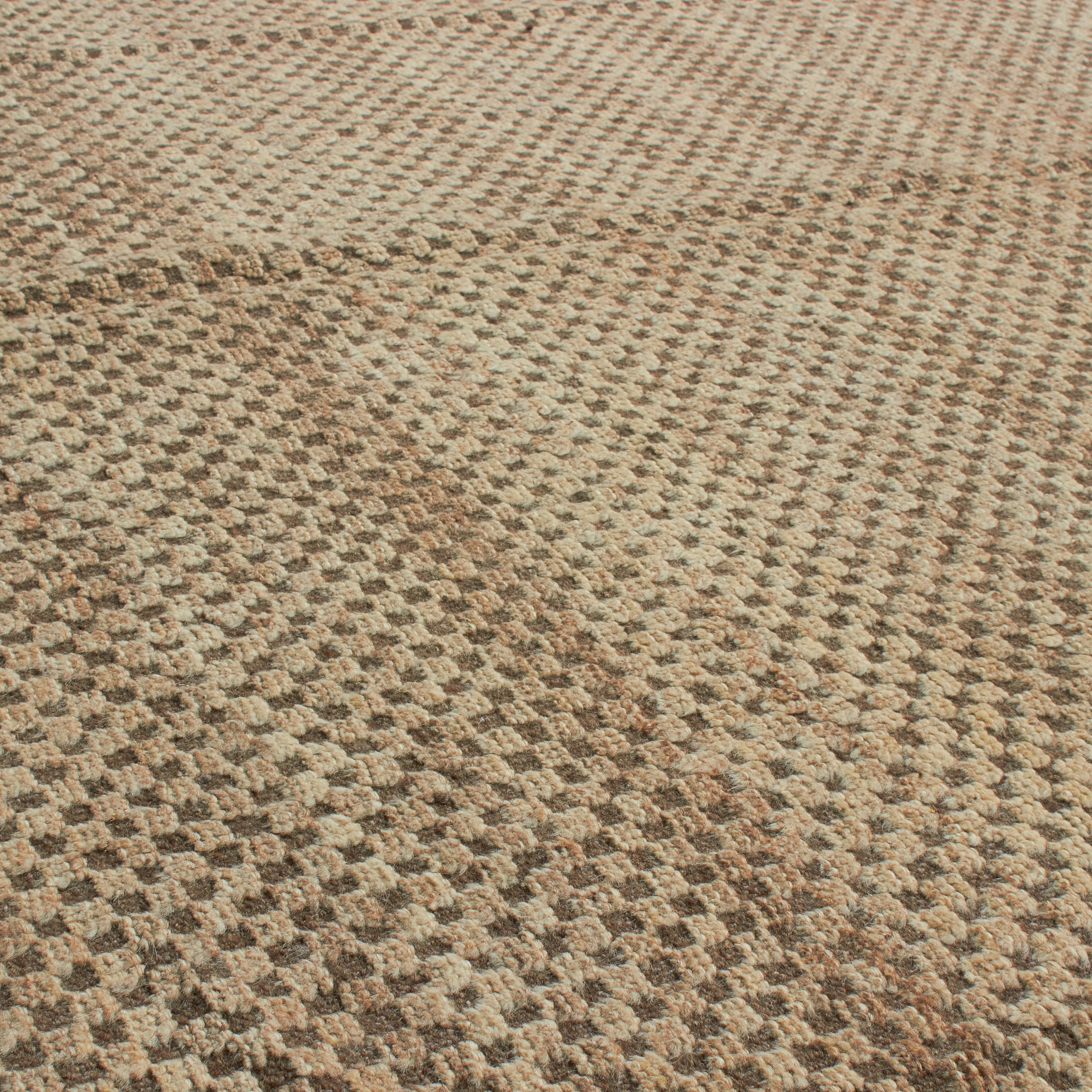 Revered for its lustre and soft hand, the natural qualities of wool from ancient Karakul sheep are honoured through restraint and refinement.
