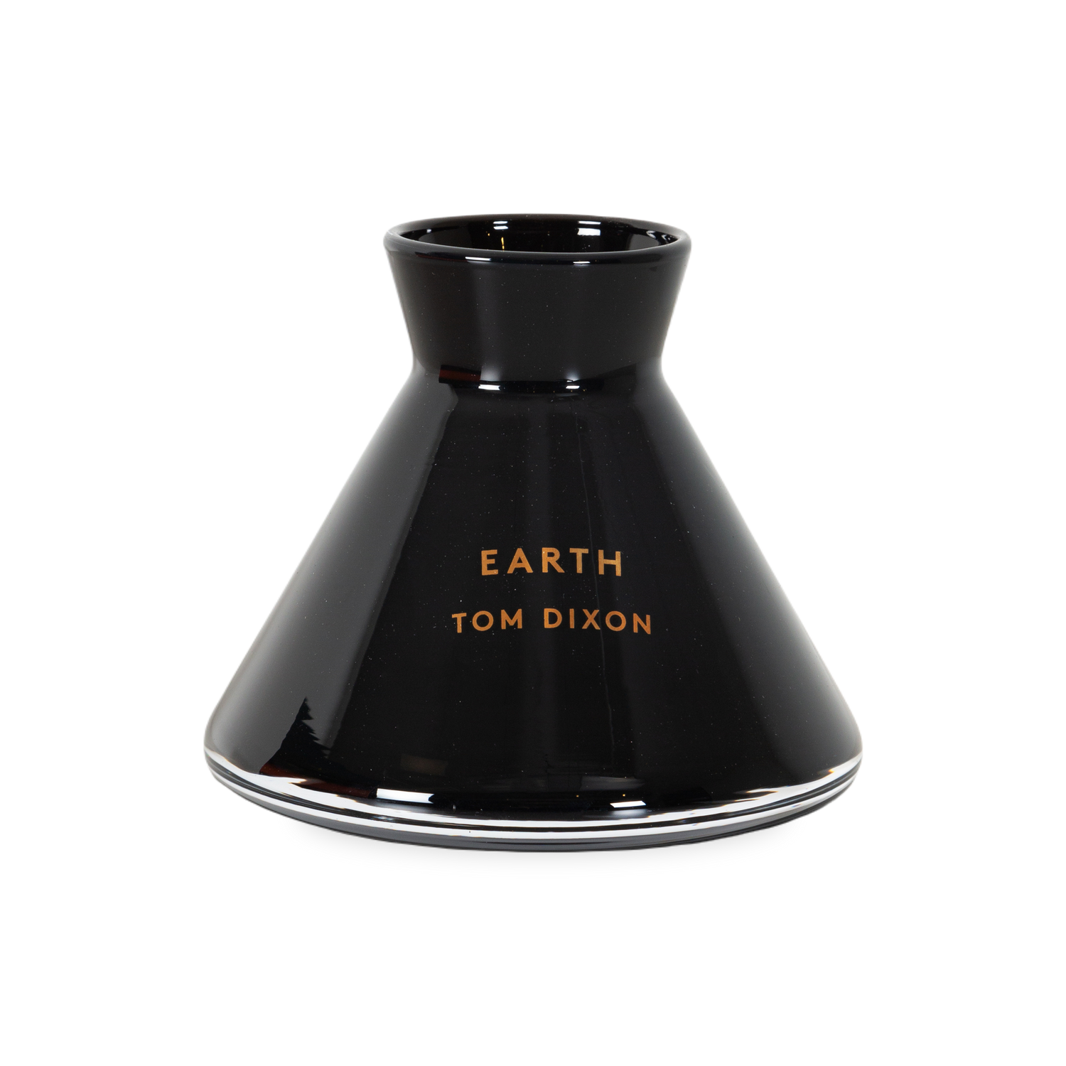 A celebration of the bare essentials inspired by the medieval alchemist and eastern philosopher%27s quest to reduce all matter to four simple elements.