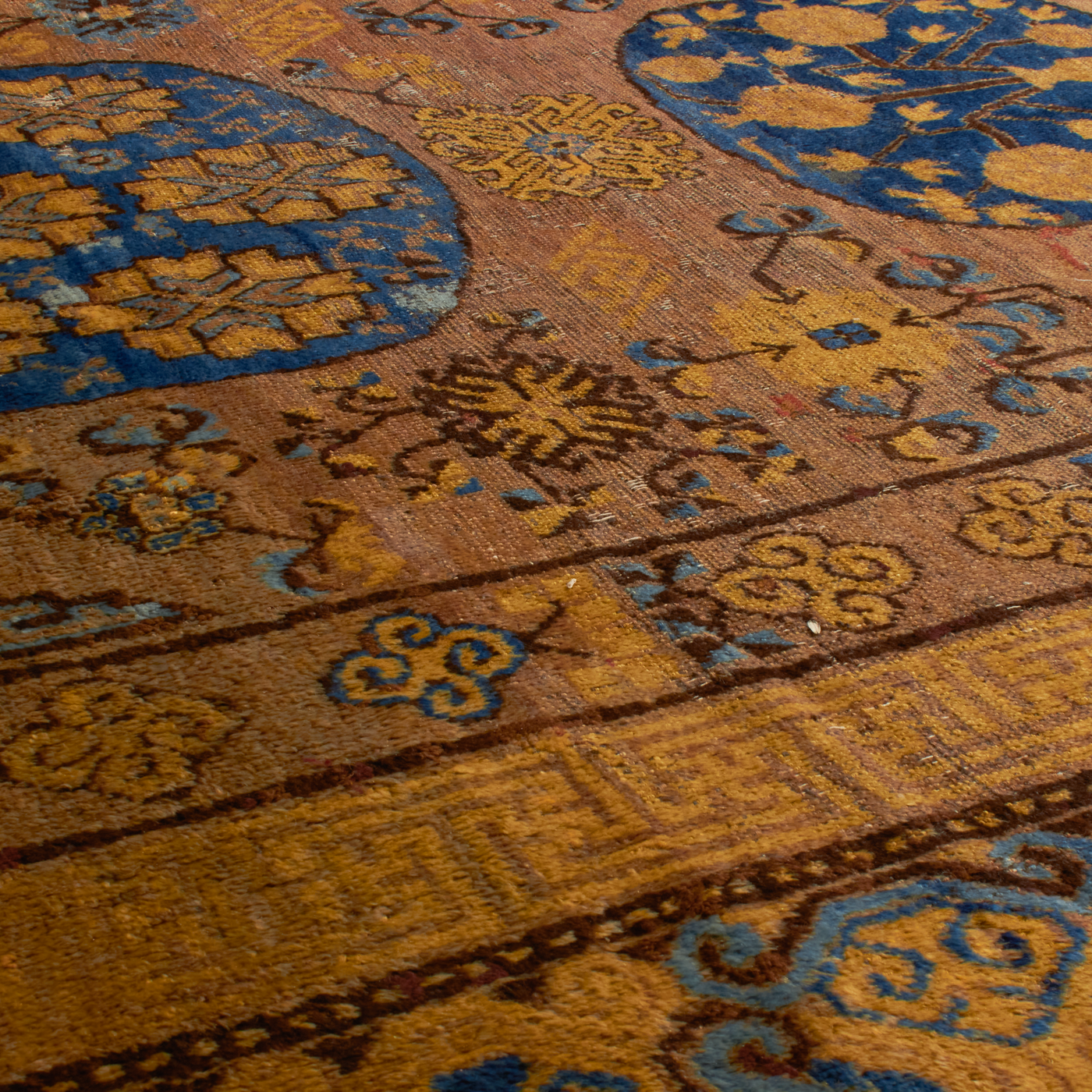 For generations, Elte has worked with expert local rug pickers throughout Morocco, Iran, Turkey and Europe to source vintage and antique rugs.