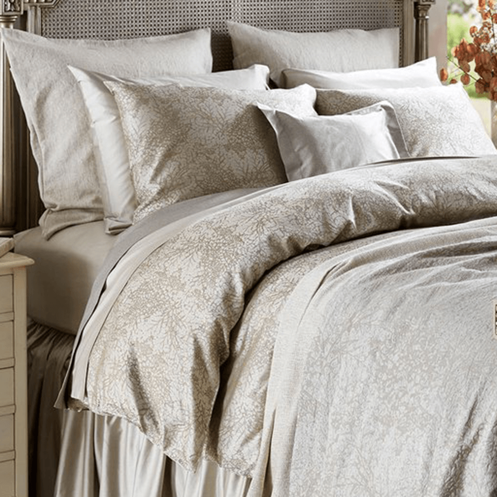 Woven in Italy with 100% Egyptian cotton, the Livenza Bedding collection features a classic botanical design.