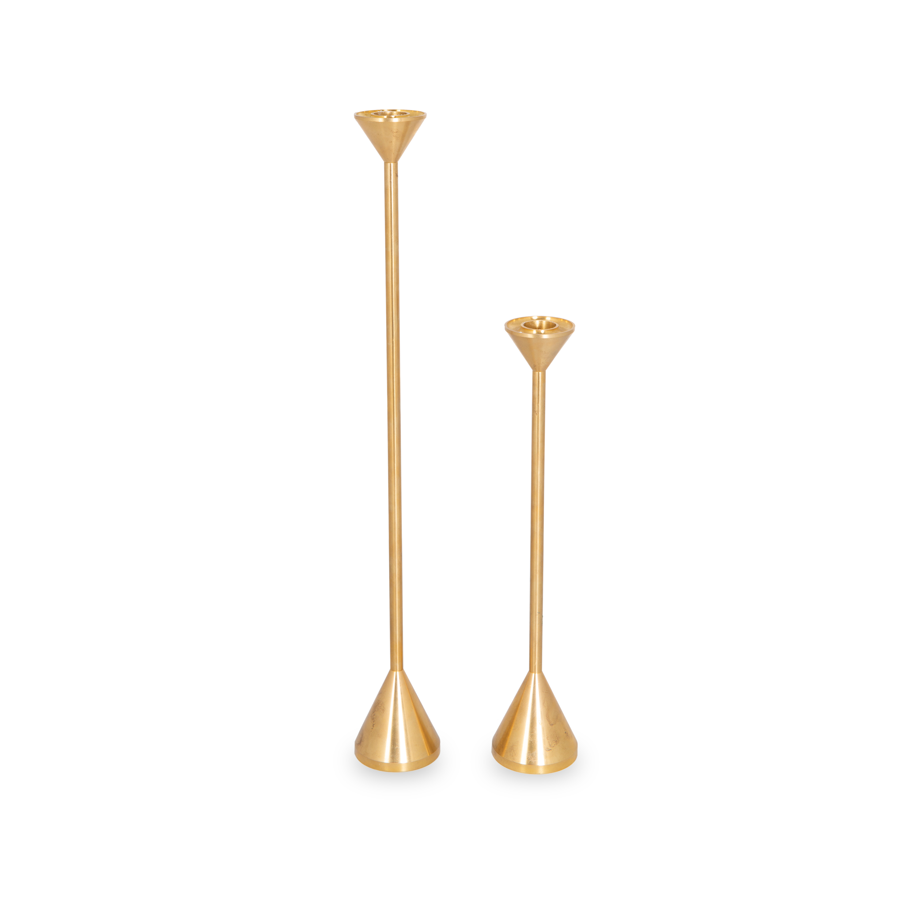 Made from solid brass, the classic spindle shape features a tall and elegant design.